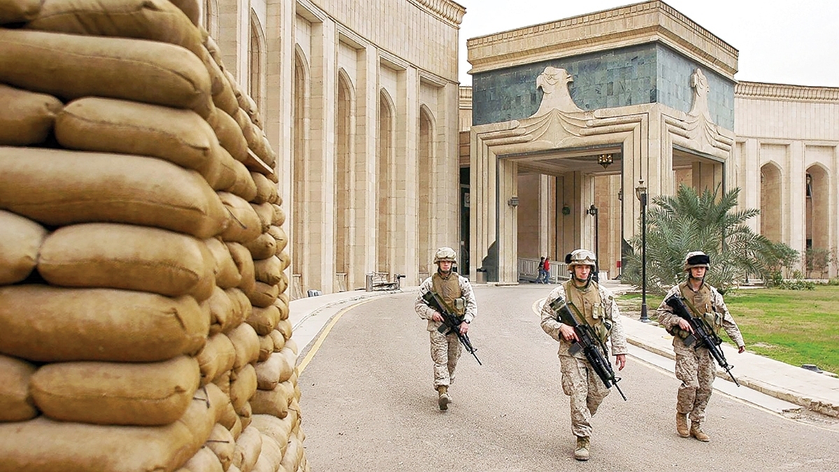  در آستانه برگزاری ششمین دوره انتخابات پارلمانی عراق، واشنگتن با ارسال پیام‌های دوگانه و متناقض، تلاش آشکاری برای ایجاد بی‌ثباتی و تحت‌الشعاع قرار دادن روند دموکراتیک این کشور دارد. این اقدام در شرایطی صورت می‌گیرد که شکاف‌های عمیق سیاسی و رقابت‌های شدید میان جریان‌های مختلف عراقی مشهود است.
