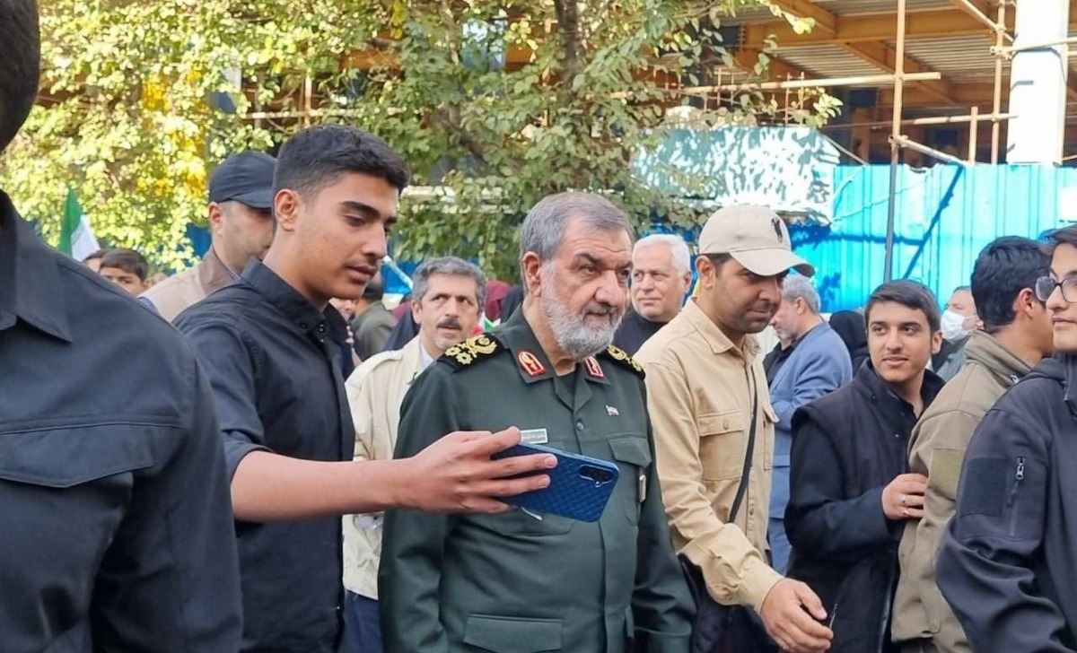 سرلشکر رضایی، فرمانده کل سپاه در دوران دفاع مقدس به لفاظی‌های مقامات آمریکا مبنی بر محدودسازی توان موشکی ایران واکنش نشان داد.