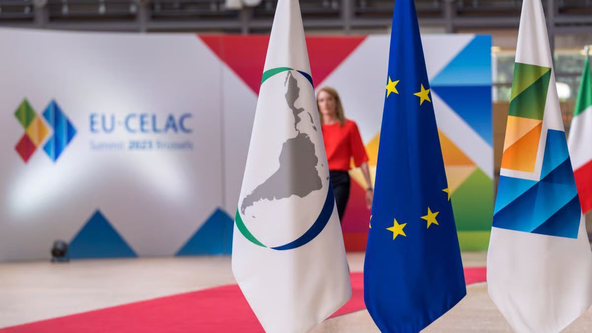 شبکه خبری بلومبرگ امروز اعلام کرد که رهبران اروپایی از جمله فریدریش مرتس، صدراعظم آلمان، و اورسولا فون در لاین، رئیس کمیسیون اروپا، از بیم خشم دونالد ترامپ، رئیس‌جمهوری آمریکا، در اجلاس مشترک اتحادیه اروپا و جامعه کشورهای آمریکای لاتین و کارائیب شرکت نخواهند کرد.