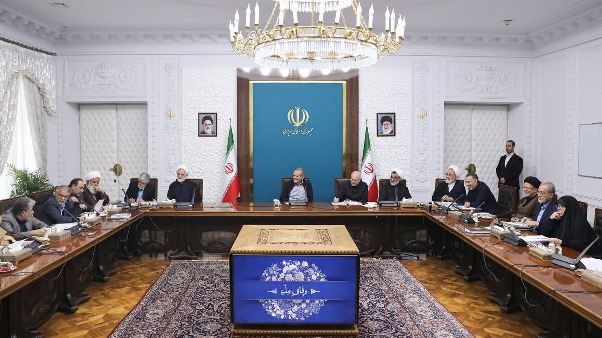 رئیس جمهور در نشست شورای عالی انقلاب فرهنگی، مساجد را بهترین کانون برای ساماندهی امور اجتماعی و ارتقاء کیفیت زندگی در محله‌ها دانست و بر اهتمام دولت برای تحقق الگوی مدیریت و حکمرانی محله محور، تأکید کرد.