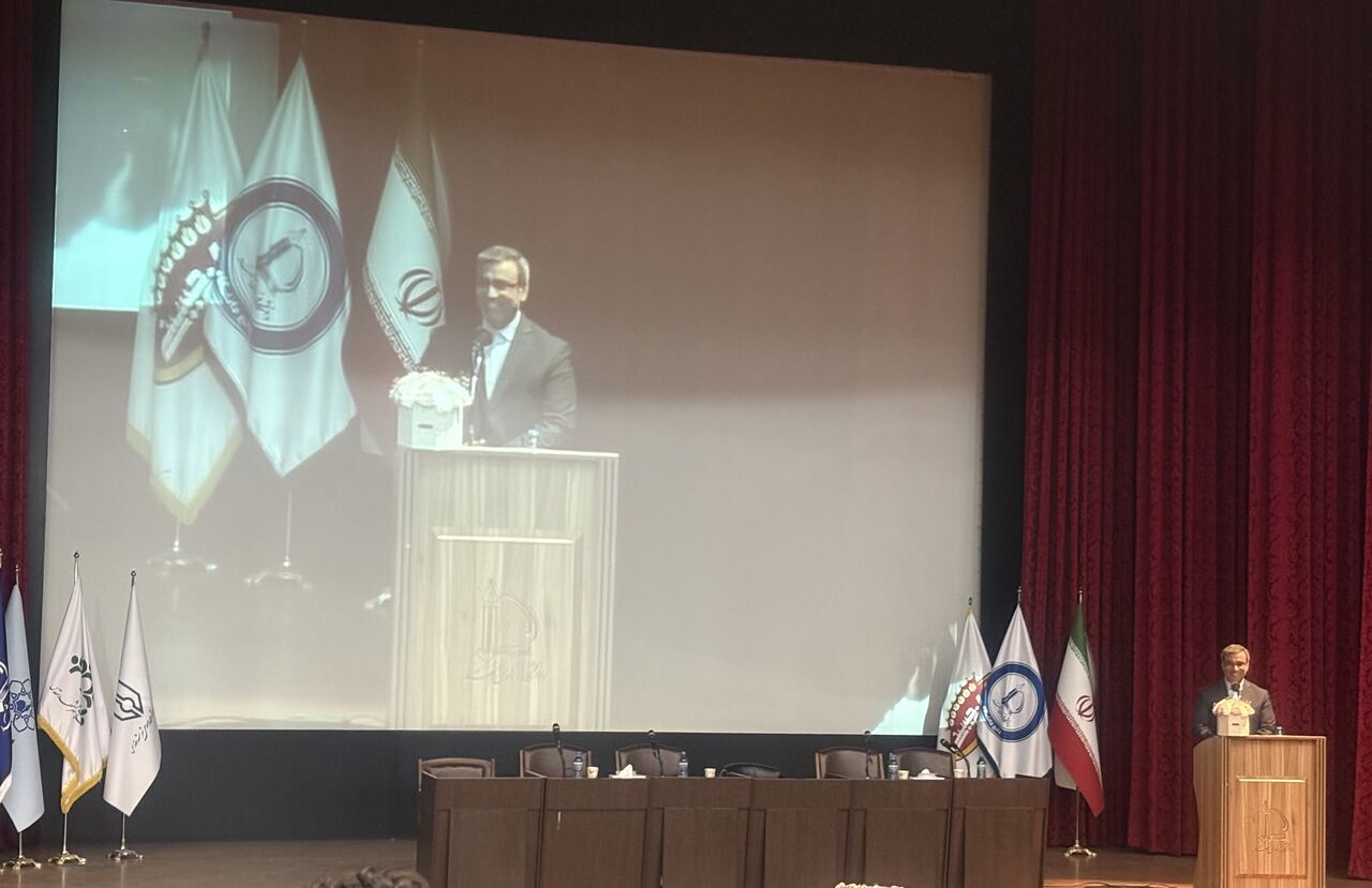 خدمترسانی معطل تصمیمات بالادستی نماند خدمترسانی معطل تصمیمات بالادستی نماند