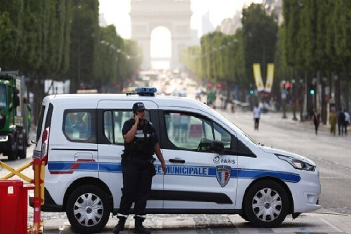 راننده‌ای در جزیره ایل دو اولرون فرانسه خودرو خود را به عابران پیاده و دوچرخه‌سواران کوبید؛ در این حادثه ۱۰ نفر زخمی شدند.