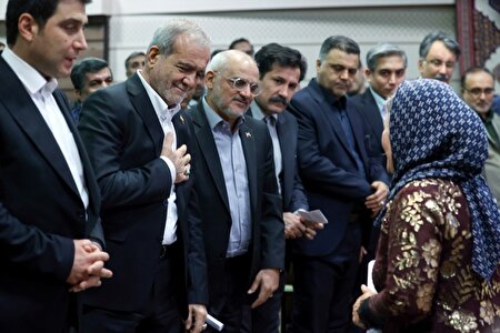 ببینید | مدرسه‌سازی که اشک پزشکیان را درآورد