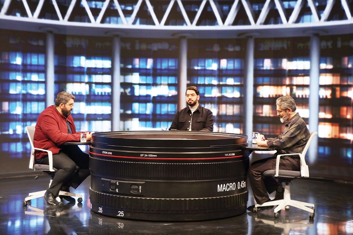 کوروش علیانی، نویسنده ومحمد ساسان، مدیر فرهنگی و تهیه‌کننده مهمانان برنامه این هفته «جام‌جم» شبکه یک سیما بودند که با موضوع «آیا تولیدات با موضوع استکبارستیزی کافی است؟»، روی آنتن رفت.