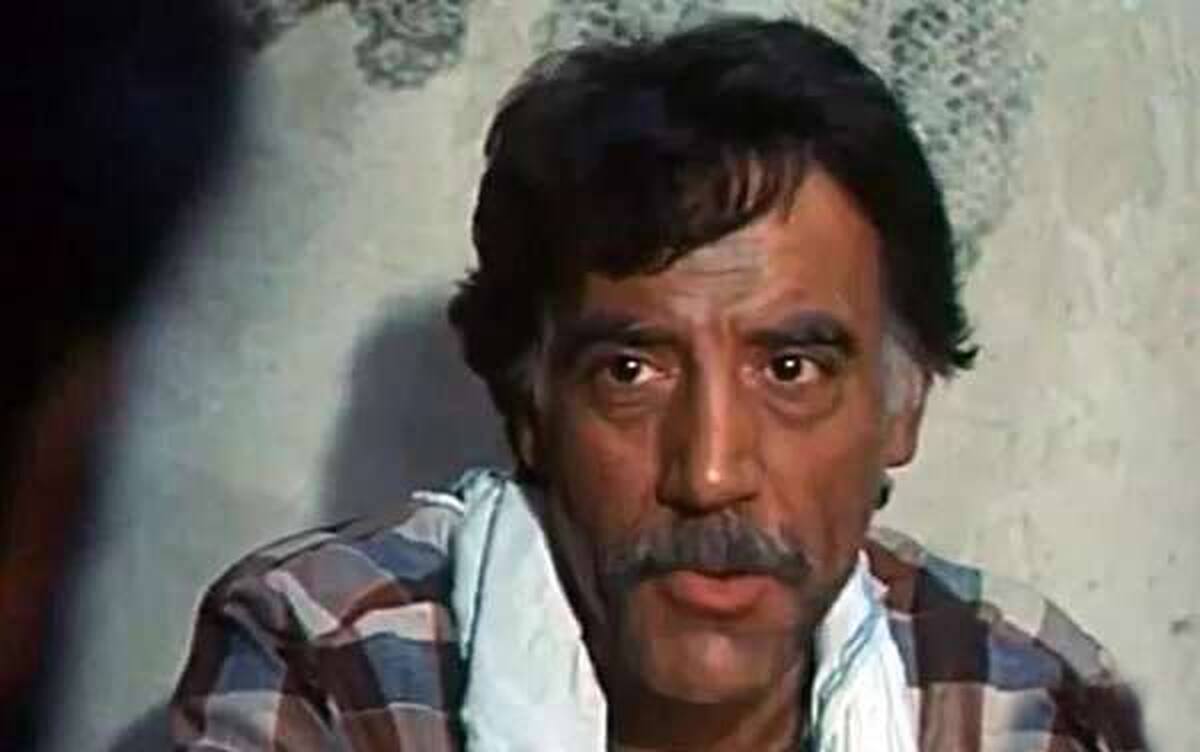 شبکه نمایش در ۱۷ آبان، هم‌زمان با سالروز تولد هادی اسلامی، بازیگر تأثیرگذار سینمای ایران، فیلم «مقاومت» را به کارگردانی احمد نیک‌آذر برای مخاطبان خود به نمایش می‌گذارد.