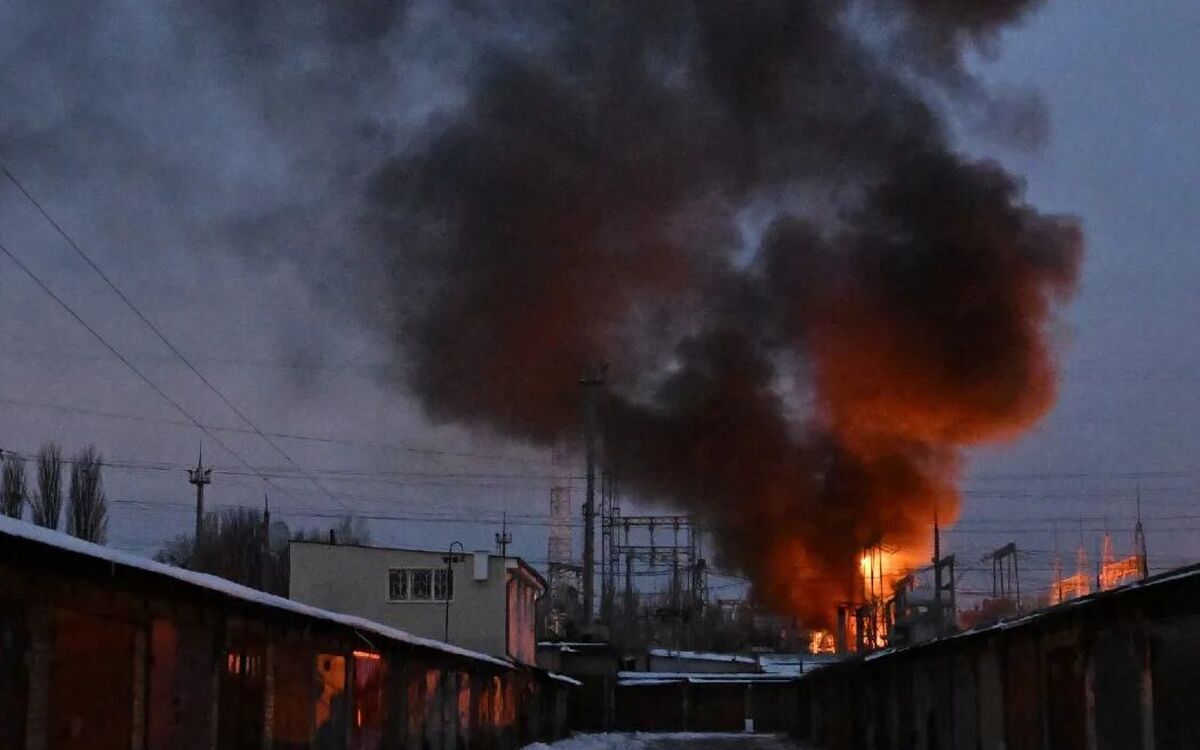 وزارت دفاع روسیه گزارش داد که در پاسخ به حملات اوکراین به اهداف غیرنظامی در روسیه، نیرو‌های مسلح روس حمله‌ای گسترده به مجتمع نظامی-صنعتی و زیرساخت‌های انرژی اوکراین انجام دادند.