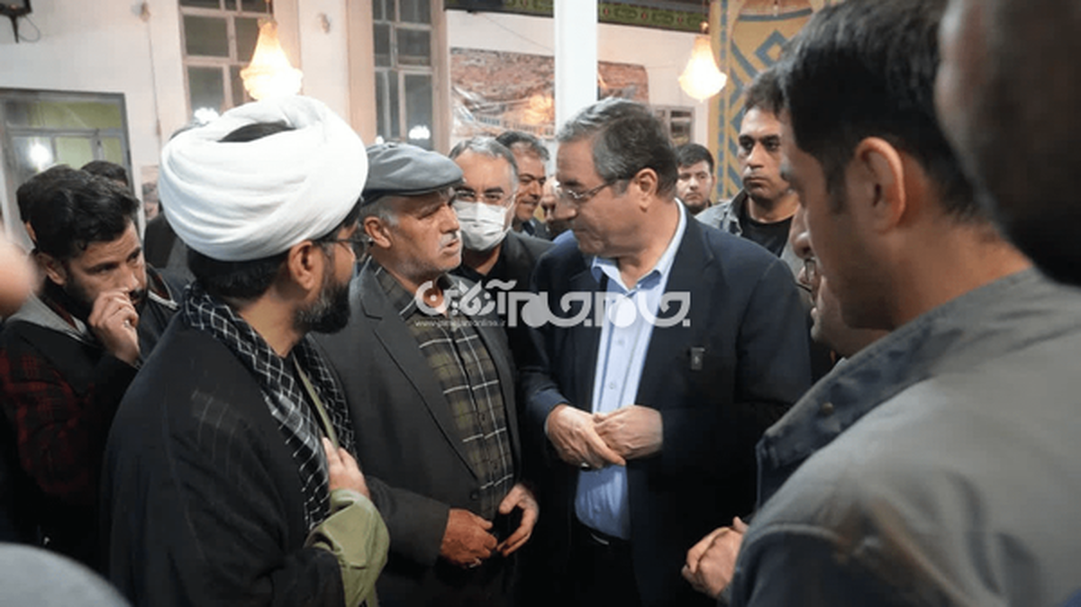 رضا رحمانی، استاندار آذربایجان‌غربی با حضور سرزده در مسجد علی‌اکبر محله پرورش ارومیه ضمن اقامه نماز جماعت، بر ضرورت مشارکت مردم، مساجد و پایگاه‌های بسیج در توسعه محله‌محور و حل مسائل محلی تأکید کرد.