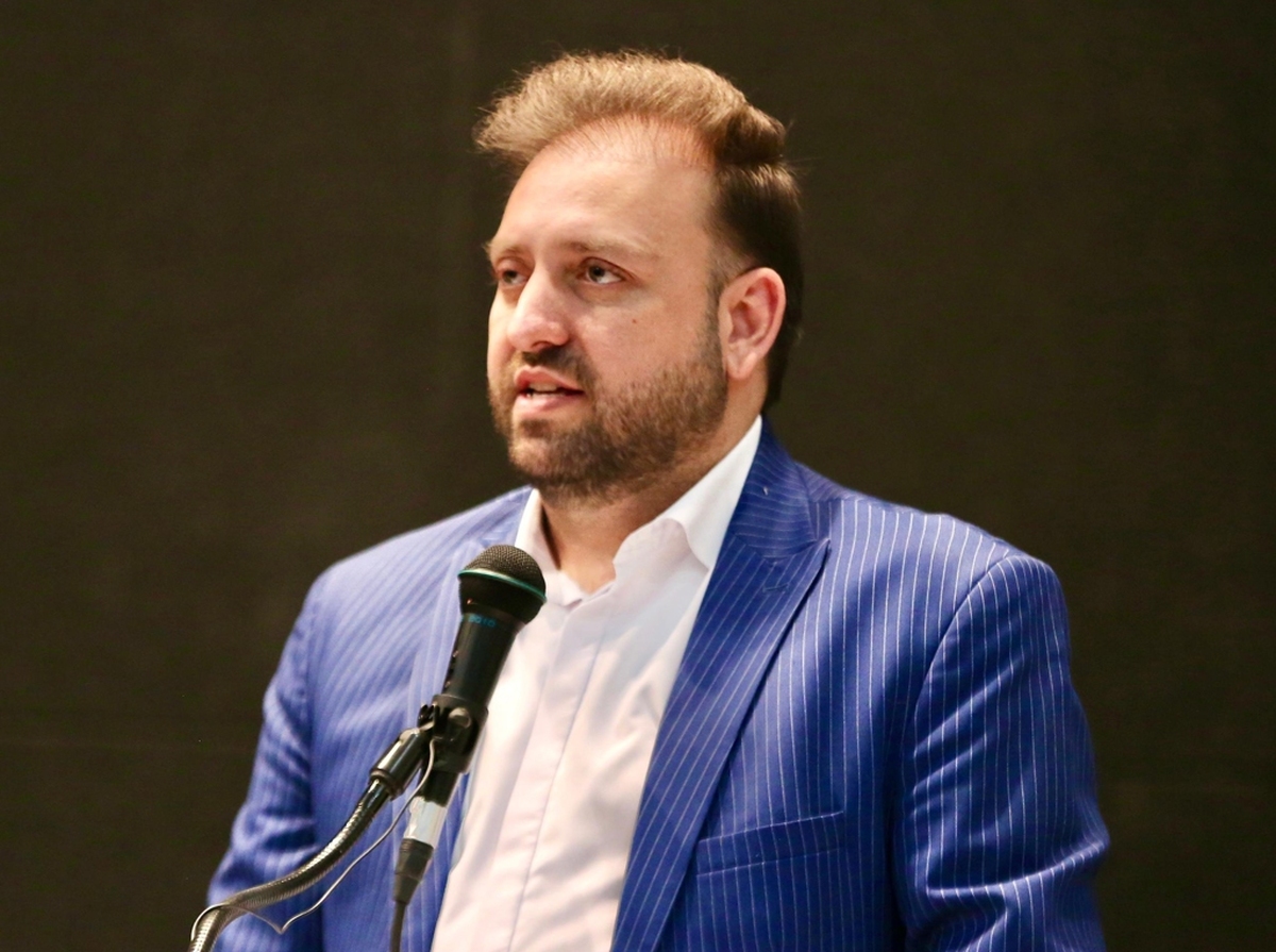 نسل Z، متولدین سال‌های ۱۹۹۵ تا ۲۰۱۰، به‌عنوان نخستین نسل کاملا دیجیتال شناخته می‌شود. آنها با گوشی‌های هوشمند، شبکه‌های اجتماعی و دسترسی مداوم به اینترنت بزرگ شده و نگاهی متفاوت به جهان دارند. نسل Z نه‌تنها مصرف‌کنندگان آینده بلکه خالقان و نوآوران فردا هستند.