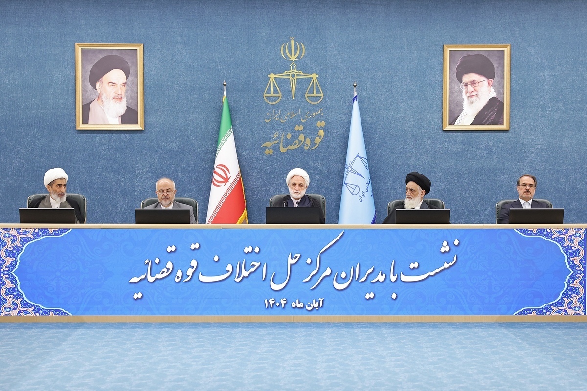 رئیس قوه قضاییه با اشاره به امکان وسعت بخشیدن به مقوله «صلح و سازش» گفت: در قبال برخی افراد که حتی در خلال جنگ تحمیلی ۱۲ روزه نیز کاری خلاف امنیت کشور انجام داده‌اند که اقدامشان طبق قانون و ضوابط امنیتی کشور قابل گذشت است، می‌توان از راهکارهای مرتبط با «صلح و سازش» استفاده کرد و افراد و گروه‌هایی را برای صحبت با او و ارشاد او رهسپار کرد.