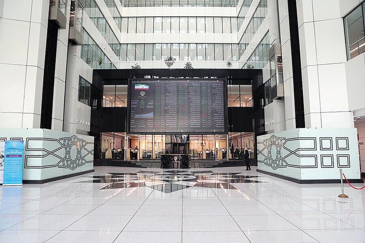 شاخص کل بورس تهران در پایان معاملات دیروز (۱۸ آبان ۱۴۰۴) بازار سهام ۷۲ هزار واحد ریزش داشت وبزرگ‌ترین ریزش بورس را ازابتدای نیمه دوم سال جاری تا‌کنون ثبت کرد.