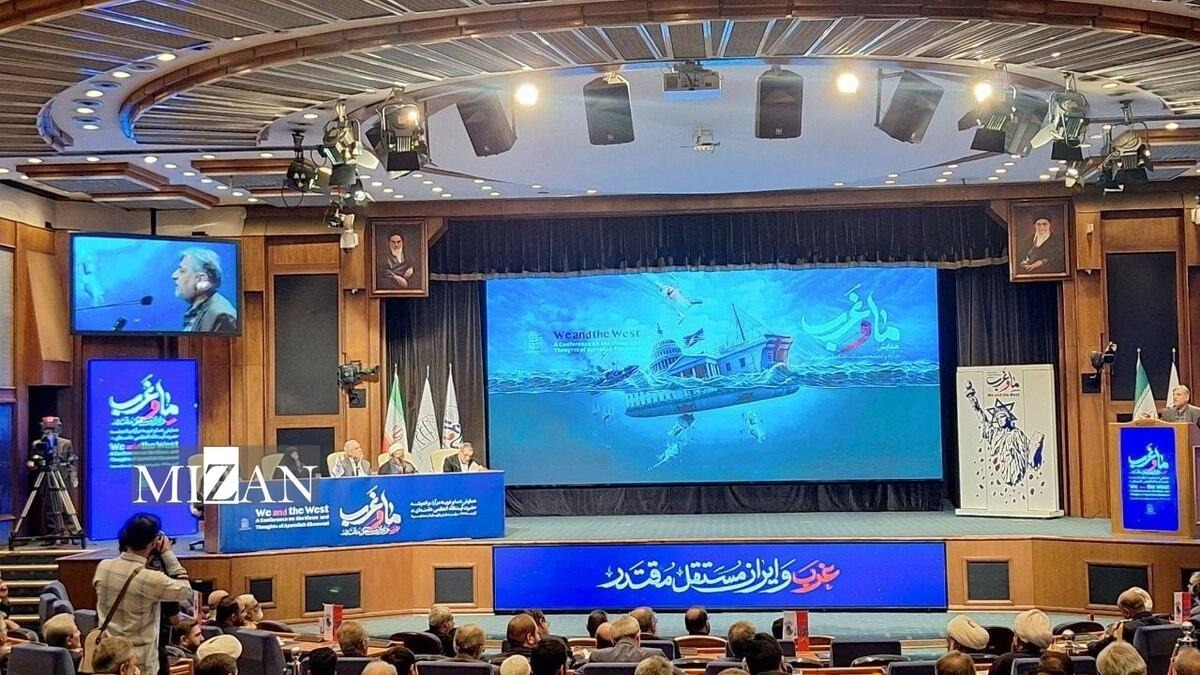 مراسم اختتامیه «همایش ما و غرب در آرا و اندیشه‌های حضرت آیت‌الله خامنه‌ای» از دقایقی قبل در تهران آغاز شد،  این همایش تصمیم دارد مقطح حساس فعلی را بر اساس دیدگاه‌های حضرت آیت‌الله خامنه‌ای تبیین کند.