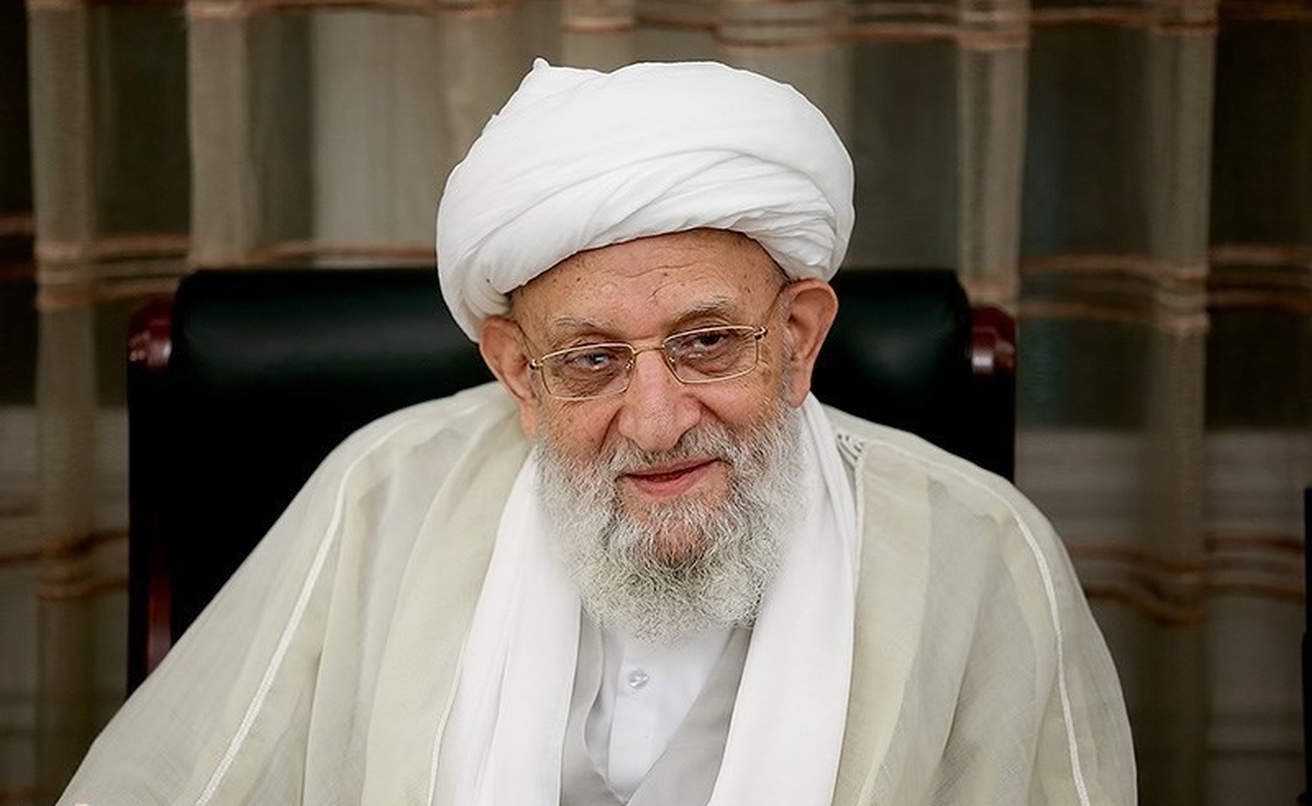 بیگمان مرحوم آیت الله مهدوی کنی ویژگیهای متفاوتی داشتند که لازم است به برخی از آنها اشاره کنم. در ابتدا به این نکته اشاره کنم که ایشان متعلق به نسلی از روحانیونی بودند که تحت تأثیر تربیت علمی، روحی و معنوی حوزه های علمیه قرار داشتند و در عین حال نگرشهای بعضا سنتی موجود در حوزهها ـ مبنی بر عدم مداخله در عرصه سیاسی ـ را همچون سایر شاگردان حلقه علمی و فکری امام به چالش کشیدند و در این مسیر نیز زحمات فراوانی را متحمل شدند.