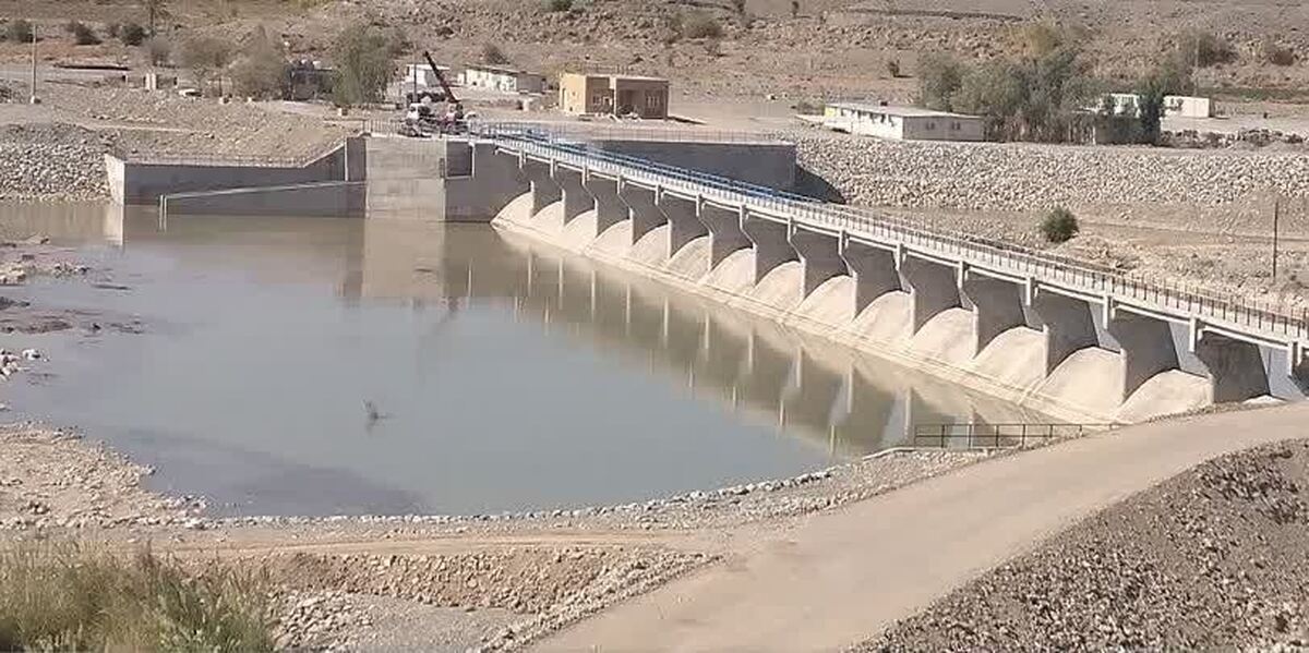 مدیر عامل شرکت آب منطقه ای استان کرمان از بهره برداری سد انحرافی و کانال انتقال آب نجف‌ آباد شهرستان جیرفت با حضور وزیر نیرو در روز پنجشنبه هفته جاری خبر داد.