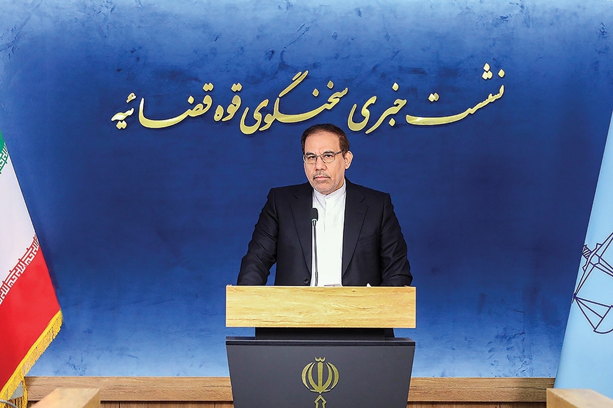 دیروز سی وهفتمین نشست خبری سخنگوی دستگاه قضا برگزار شد که در جریان آن ۱۷پرسش قضایی از اصغر جهانگیر پرسیده شد. صدور حکم جدید در پرونده بانک سرمایه، عدم بازگشت شبنم نعمت‌زاده به زندان، آخرین وضعیت بانک آینده، فرار متهم پرونده گلدن آربیتراژ و توافق جدید با بابک زنجانی مهم‌ترین پرسش های خبرنگاران در این جلسه بود که سخنگوی قوه قضاییه به آنها پاسخ داد.