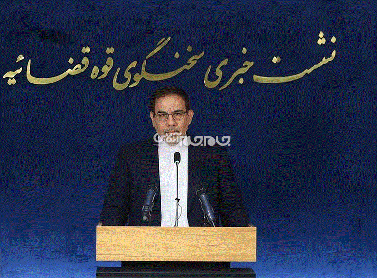 سخنگوی قوه قضاییه از تشکیل پرونده‌ای در دادگستری آذربایجان غربی با موضوع قاچاق حرفه‌ای ارز به ارزش حدود ۲۲۹ میلیون یورو خبر داد و گفت: در این پرونده ۲۸ متهم از جمله تعدادی از کارکنان بانک‌ها تحت تعقیب قرار گرفته‌اند.