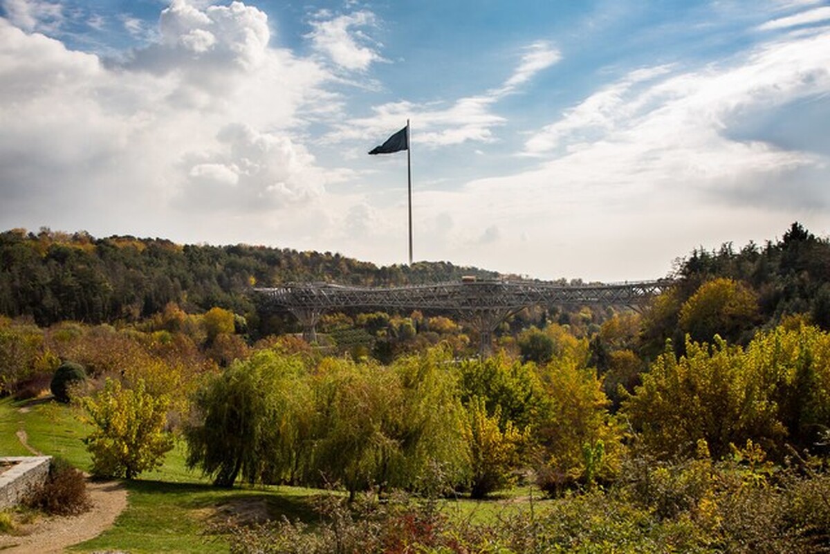 اداره کل هواشناسی استان تهران ضمن اشاره به تداوم آلودگی هوا در روزهای پایانی هفته، از افزایش میزان ناپایداری جو و بهبود کیفیت و حتی بارش پراکنده باران در مناطق شمالی استان تهران خبر داد.