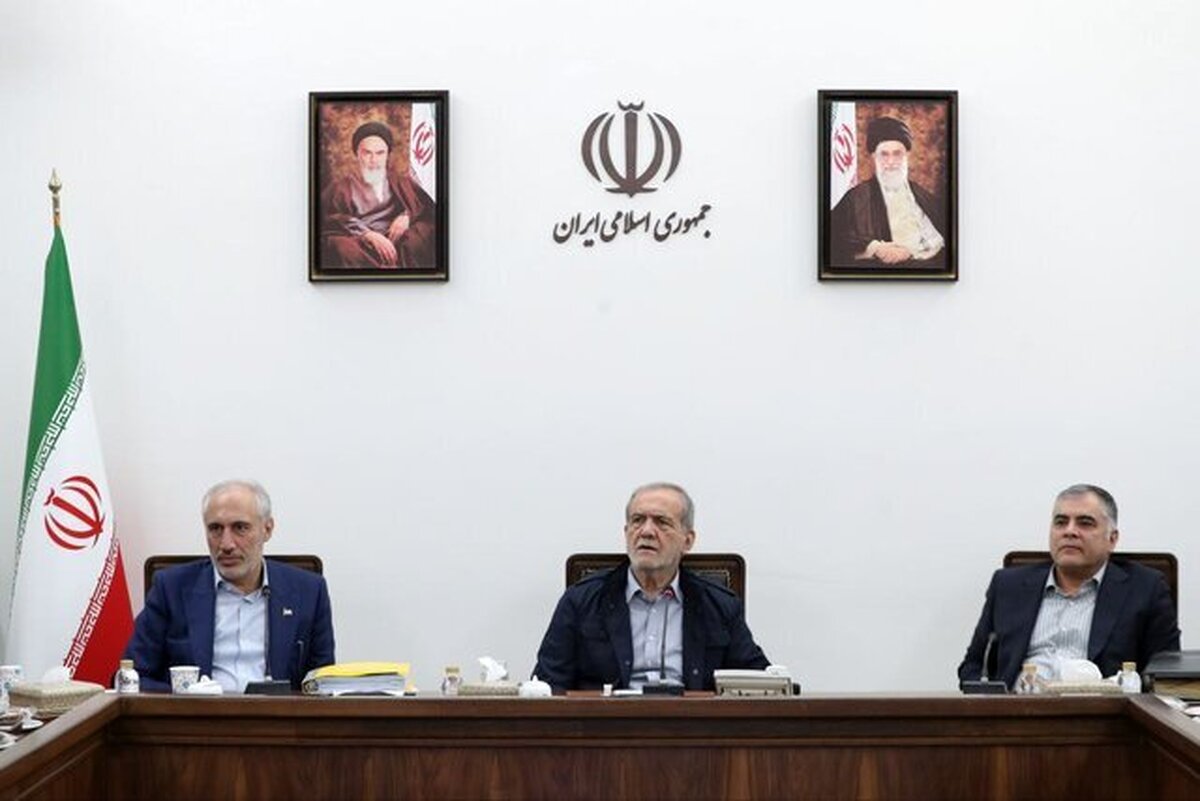 رئیس‌جمهور با تأکید بر اینکه تمامی دستگاه‌ها باید دغدغه‌مند باشند و اقدامات مؤثری در زمینه رفع ناترازی‌ها و افزایش تولید در حوزه انرژی انجام دهند، گفت: در این راستا می‌توان از ظرفیت دانشگاه‌ها و همچنین تجربیات متخصصان خارجی بهره گرفت تا ضمن ارتقای عملکرد، تاکیدات مقام معظم رهبری در زمینه تسریع در به ثمر رسیدن این پروژه‌ها نیز محقق شود.