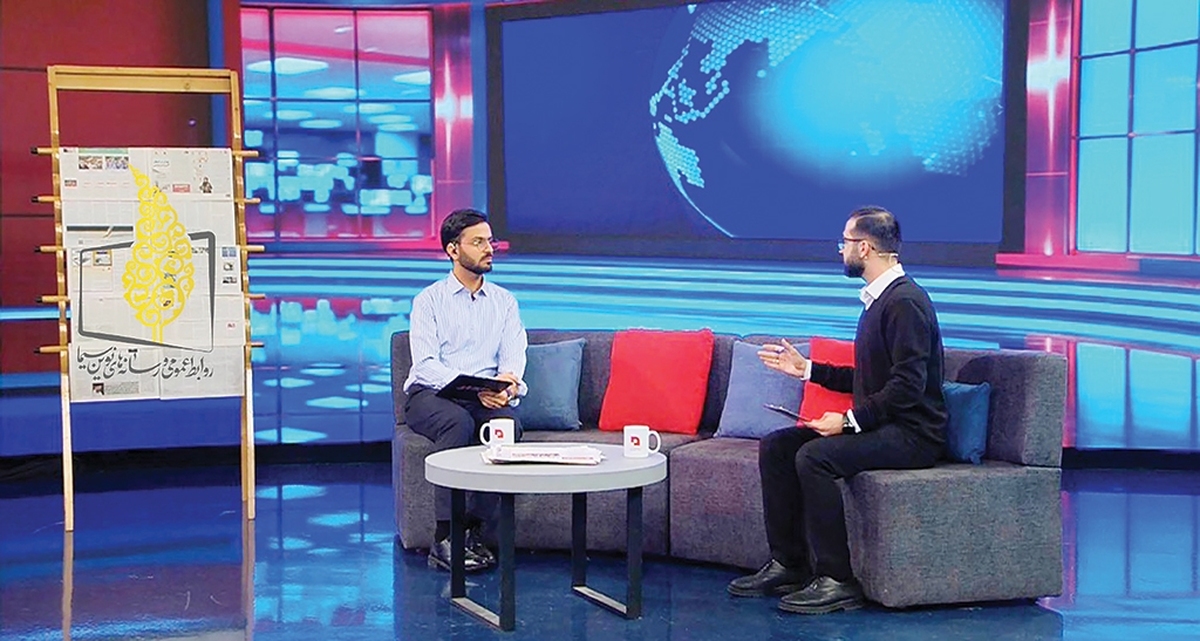 هر روز خبرهای ریز‌و‌درشتی درباره مشکلات مردم در بخش‌های مختلف، به گوش می‌رسد اما این خبرها عمدتا لا‌به‌لای خبرهای دیگر گم می‌شوند و کسی به دنبال‌شان نمی‌رود. این روزها برنامه‌ای تحت عنوان «مدار» از شبکه افق پخش می‌شود که قصد دارد، مطالبه‌گری و پیگیری مشکلات مردم را به شکلی جدی و در قالبی نو صورت دهد. مروری بر خبرهای روز، مدار ۱۰۰‌ثانیه، بررسی پرونده‌های مسائل روز مردم کشور و... از جمله بخش‌های مختلف این برنامه هستند.