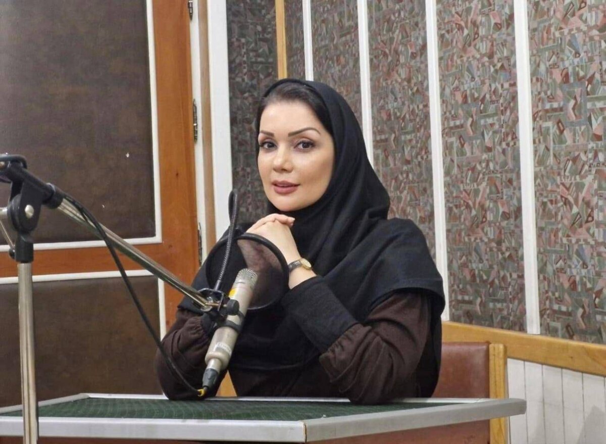 بخش معرفی کتاب در برنامه سه‌گام رادیو ورزش با اجرای  بیتا بردبار، یک جریان پیوسته برای تقویت مطالعه تخصصی در میان فعالان ورزش است؛ بخشی که کتاب‌های علمی را از قفسه‌های پژوهشی به دل میدان تمرین و آموزش می‌آورد تا مربیان، دانشجویان و ورزشکاران بتوانند تصمیم‌های آگاهانه‌تری در مسیر حرفه‌ای خود بگیرند.