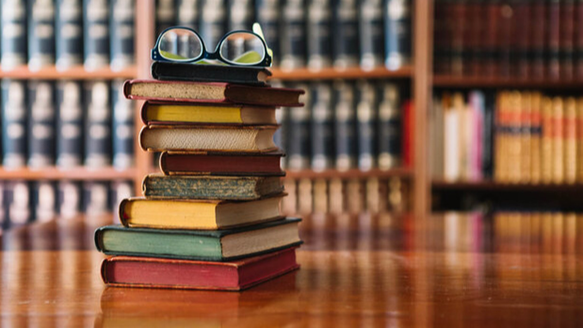 در تقویم فرهنگی ایران، ۲۴ آبان روز کتاب و کتاب‌خوانی و آغاز هفته‌ای برای اندیشه، مطالعه و آگاهی است؛ فرصتی برای توجه به پیوندی که می‌تواند زیست فرهنگی جامعه را دگرگون کند؛ پیوند میان رسانه ملی و عرصه کتاب.