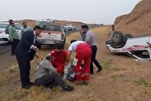 امدادرسانی به مصدوم واژگونی خودروی وانت پیکاپ در محور اندیمشک-خرم‌آباد