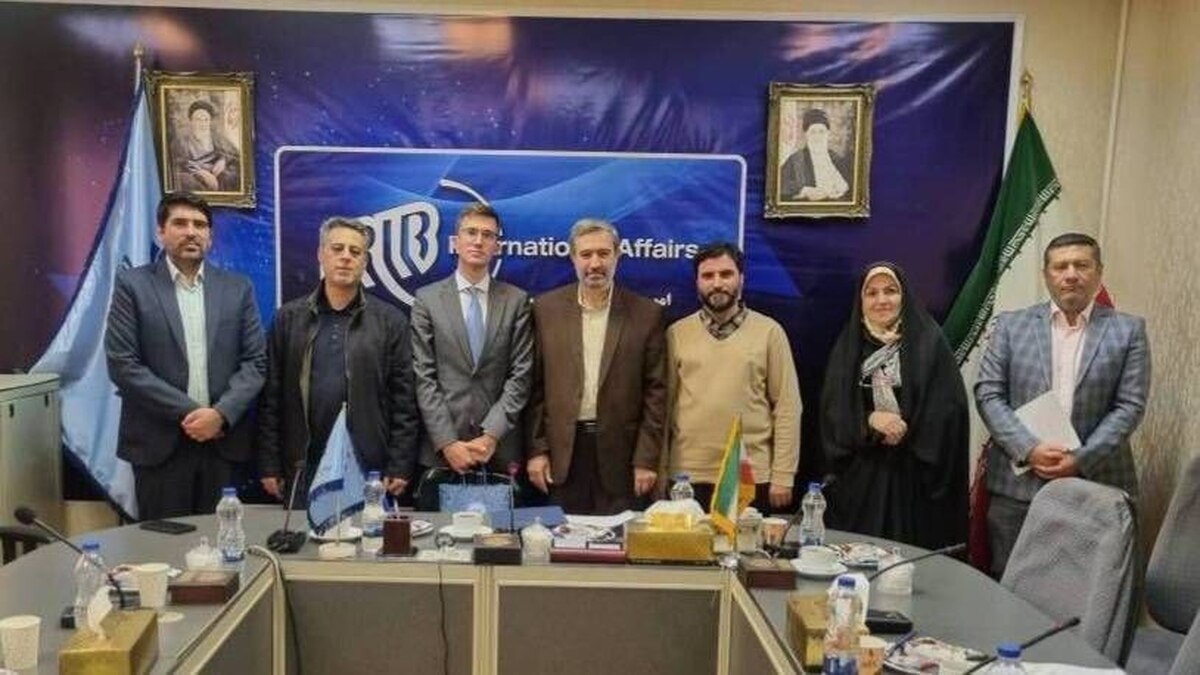 نشست گسترش مبادلات و همکاری‌های فرهنگی و رسانه‌ای صداوسیما با رسانه‌های روسیه با محوریت «موسیقی» با حضور «والری مالیشف» وابسته فرهنگی و مطبوعاتی سفارت روسیه در تهران، عباس محمدنژد مدیرکل امور بین‌الملل، محسن صفایی‌فر رئیس مرکز موسیقی و سرود، محمد بغدادی مدیر رادیو آوا و وحید مبشری قائم مقام رادیو فرهنگ در اداره کل امور بین الملل برگزار شد.