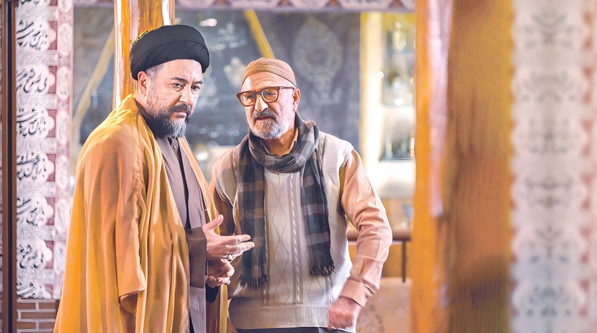 سریال «مشاور» با نگاهی انسانی و اجتماعی به مسائل روز خانواده ایرانی پرداخته و در فصل جدید خود که این روزها در شبکه دو روی آنتن است، به عمق روابط و چالش‌های خانوادگی در جامعه‌ امروز می‌پردازد. این فصل، داستان روحانی جوانی به نام امیرحسین حسینی را روایت می‌کند که به‌عنوان مشاور خانواده در مسجد محله‌ای قدیمی در تهران مشغول به کار است.