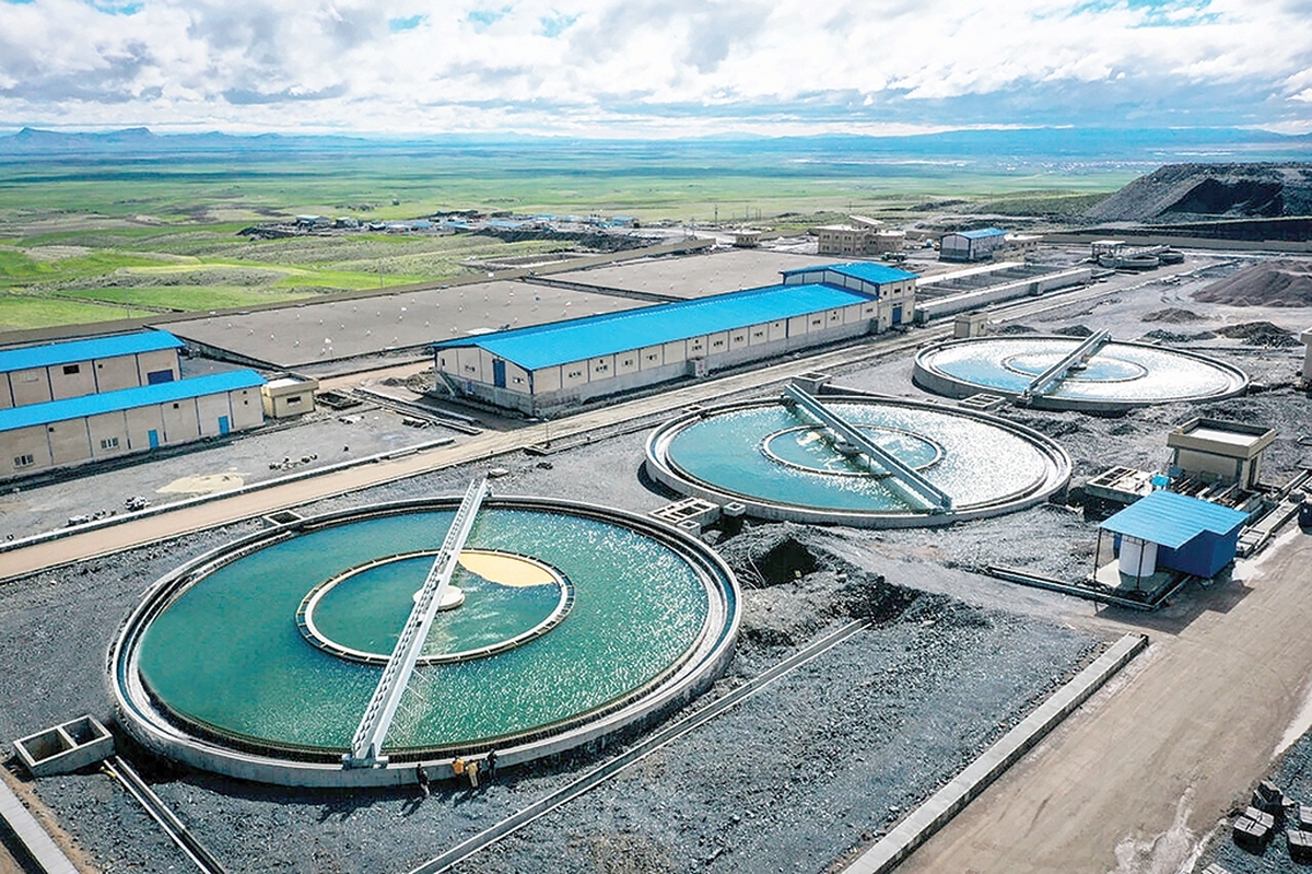 کشورمان برای ششمین سال متوالی افت شدید بارش‌ها و خشکسالی را تجربه می‌کند و همچنان نشانه‌ای از «ترسالی» مشاهده نمی‌شود. با این حال میزان بارش‌ها از ابتدای سال آبی جاری (ابتدای مهر ۱۴۰۴) تاکنون ۳.۵میلی‌متر ثبت شده که ۸۲ درصد نسبت به مدت مشابه سال گذشته بوده است. کشور در حالی در سال آبی جاری باکم‌بارشی شدید مواجه شده که درهمین مدت میانگین بارش‌ها در بلندمدت ۸.۲میلی‌متر و درسال گذشته۶.۳میلی‌متر بوده که کاهش رانشان می‌دهد.