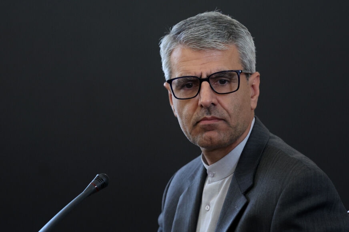 سخنگوی وزارت امور خارجه گفت: در مورد صحبت‌هایی که درباره ردوبدل شدن پیام‌ها مطرح می‌شود، باید گفت این امر جدیدی نیست؛ همیشه در چنین وضعیت‌هایی برخی کشورها چه در منطقه و چه خارج از منطقه تلاش می‌کنند برای جلوگیری از تشدید تنش ایده‌هایی مطرح کنند و کمک‌هایی ارائه دهند. اما اینکه این پیام‌رسانی‌ها در راستای شکل‌گیری یک «مذاکره معنادار» باشد، ما اکنون در آن مرحله نیستیم.