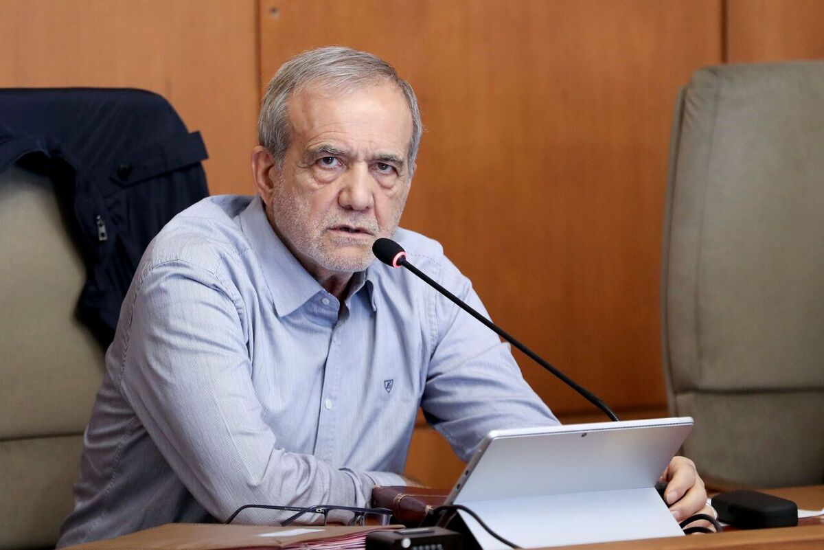 مسعود پزشکیان رئیس‌جمهور اسلامی ایران با تأکید بر ضرورت کم‌مصرف بودن خودروهای جایگزین، خطاب به وزیر صمت دستور داد: در جلسه‌ای با خودروسازان، صریحاً اعلام کنید که اگر تا یک سال آینده موتور خودروها اصلاح و مصرف آنها بهینه نشود، هیچ‌گونه ارزی دریافت نخواهند کرد و اجازه تولید نیز نخواهند داشت.