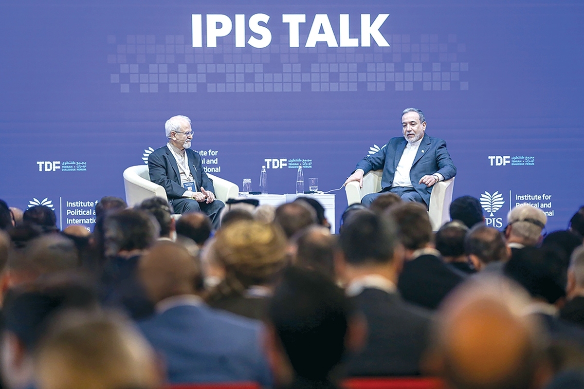 وزیر امور خارجه کشورمان، سیدعباس عراقچی، در ارتباط با رویکرد فعلی دولت آمریکا تأکید کرد که هیچ نشانه‌ای از آمادگی طرف مقابل برای یک مذاکره برابر و منصفانه با هدف دستیابی به منافع مشترک وجود ندارد. این سخنان در حالی بیان می‌شود که درخواست برای مذاکره مجدد از سوی آمریکا مطرح‌شده اما به گفته وزیر، آنچه تاکنون از رفتار طرف آمریکایی مشاهده کرده‌ایم، تلاش برای دیکته‌کردن خواسته‌های کاملا حداکثری بوده است.