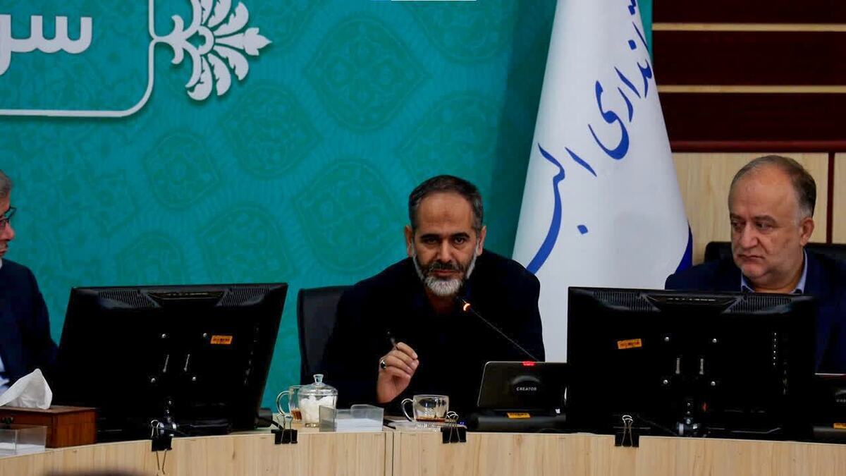 نماینده مردم البرز در مجلس شورای اسلامی هشدار داد: امنیت غذایی موضوع اصلی و اولویت ماست، عده‌ای به بهانه کم آبی، سیاست غلط همیشگی خود در رابطه با بازنگری در خودکفایی محصولات کشاورزی را ترویج نکنند.