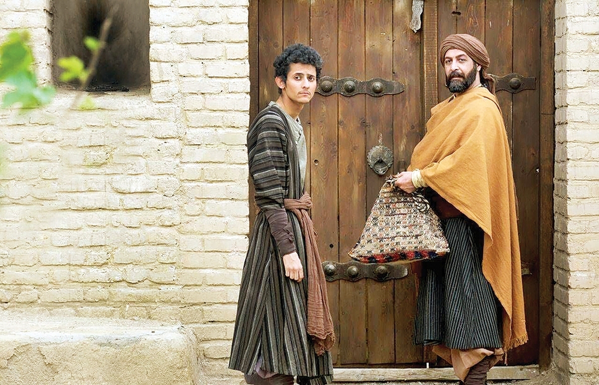 سریال‌های تاریخی همیشه مخاطبان خاص خود را داشته‌اند. حال این تاریخ می‌تواند خیلی نزدیک به زمان معاصر باشد یا از گذشته‌ای دور. آثاری مانند شب دهم، در چشم باد، گیلدخت و ... که فضای روایت آنها در گذشته‌های دور می‌گذرد، از جمله این سریال‌ها هستند که در زمان خود مخاطبان بسیاری داشتند.