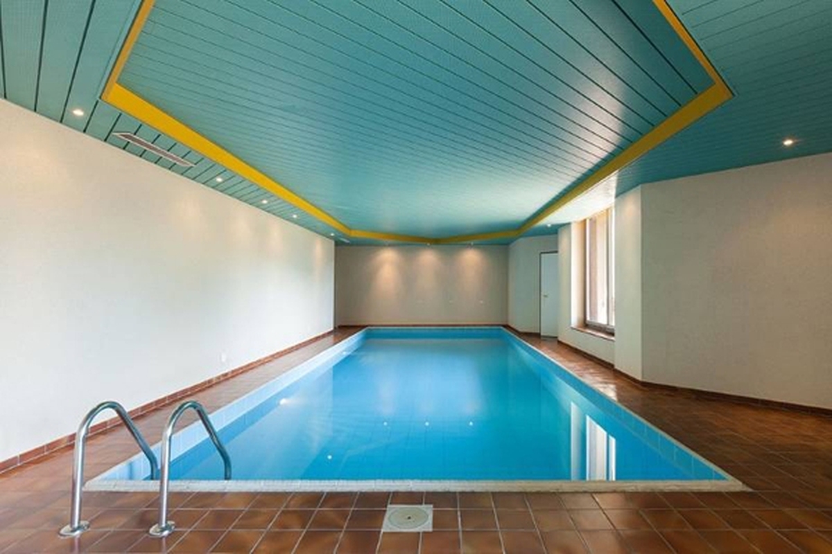 الگوی مصرب آب در کلانشهر تهران نگران‌کننده است؛ آب شرب برای مواردی همچون آبیاری باغچه‌های بزرگ، شست‌و‌شوی مداوم حیاط و پر کردن استخرهای خانگی مصرف ‌می‌شود و این درحالی است که پایتخت به‌زودی به نقطه‌ای می‌رسد که ناچار به اعمال محدودیت‌های شدید در حوزه آب خواهد شد. ‌