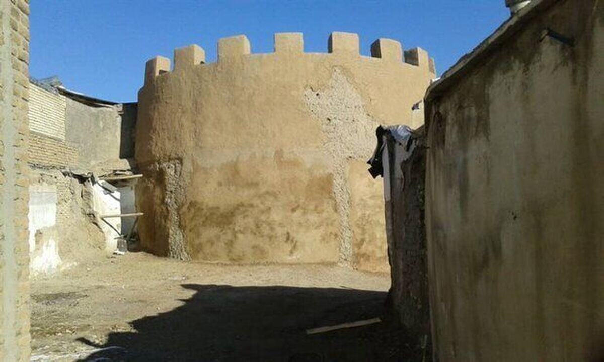 شرکت بازآفرینی شهری ایران حمایت خود را برای مرمت و آزادسازی برج و باروی تاریخی زنجان اعلام کرد.