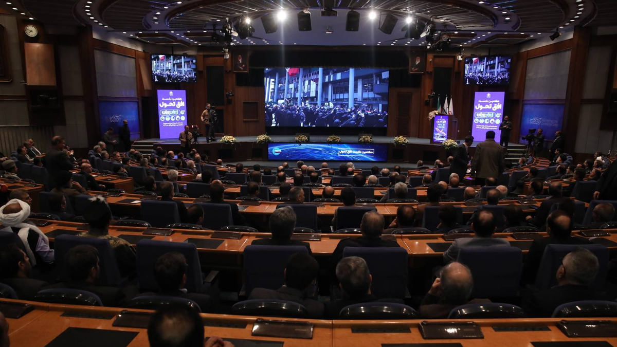 هفتمین نشست سراسری افق تحول رسانه ملی در مرکز همایش‌های بین‌المللی صداوسیما صبح روز سه‌شنبه، ۲۷ آبان‌ماه برگزار شد. در این همایش، رئیس رسانه ملی، مدیران سازمان صداوسیما در ستاد و صداوسیمای استان‌ها حضور داشتند و طی آن سیاست‌ها و اقدامات تحولی سازمان در معاونت امور استان‌ها تبیین شد.