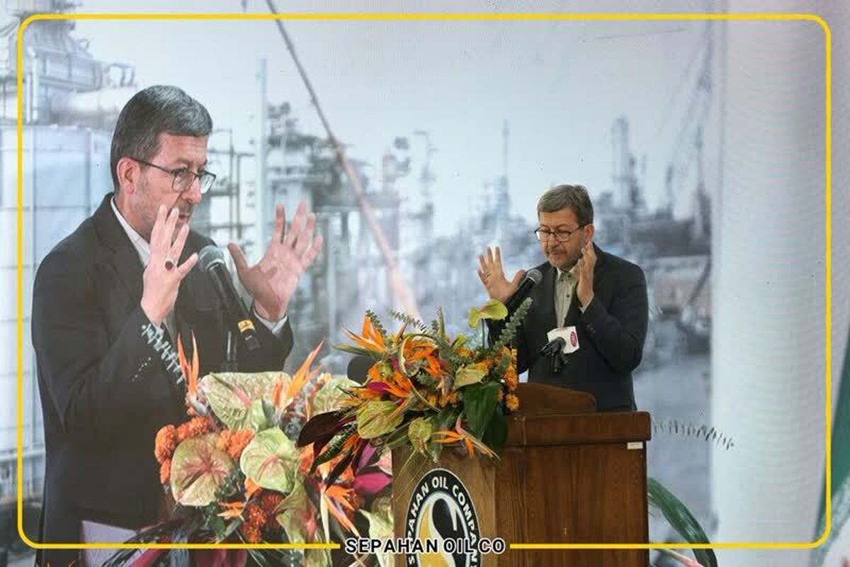 دکتر مهدی جمالی نژاد استاندار اصفهان و شماری‌ از نمایندگان مجلس و مقامات ارشد استان اصفهان از پروژه بزرگ FRW که پس از شش سال تلاش شبانه روزی کارکنان و مهندسین پالایشگاه نفت سپاهان در چارچوب فعالیت های مطالعاتی و اجرایی، فاز اول آن وارد مرحله بهره برداری شده است، بازدید به عمل آوردند.