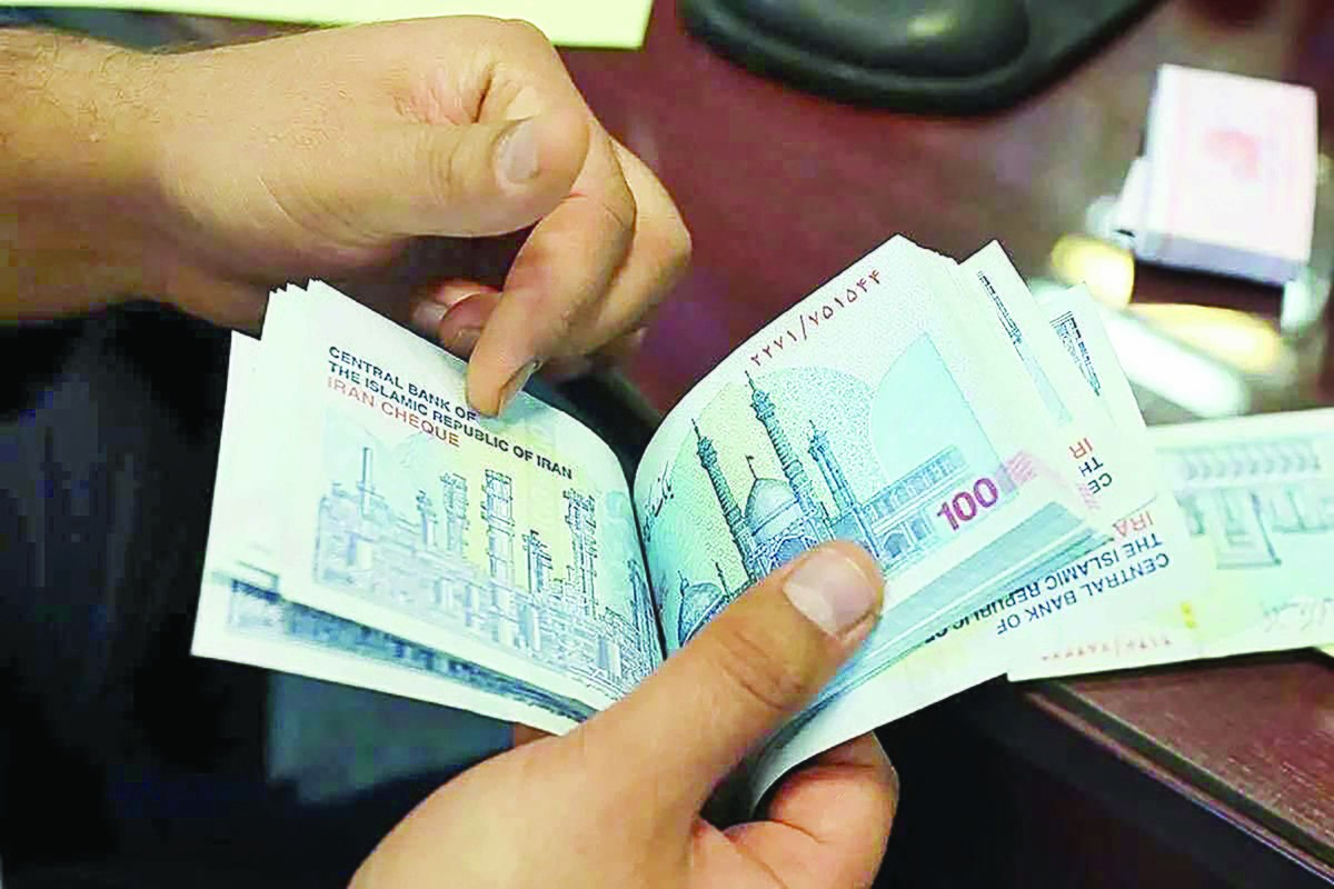 رئیس‌جمهور روز شنبه هفته جاری بخشنامه تهیه وتنظیم لایحه بودجه۱۴۰۵راباعنوان رویکرد وسیاست‌های کلان اقتصادی دولت درسال آینده به دستگاه‌های اجرایی کشور ابلاغ کرد.این سیاست‌ها که مبنای تدوین لایحه بودجه سال آینده خواهد بود، شامل تقویت سیاست‌های حمایتی تأمین معیشت حداقلی،توازن و انضباط دربودجه ودرآمدهای مالیاتی،تعدیل تاترازی انرژی و آب، پایداری مالی، مدیریت کسری بودجه بدهی‌ها وتعهدات دولت و تقویت پدافند غیرعامل و مقاوم‌سازی است.