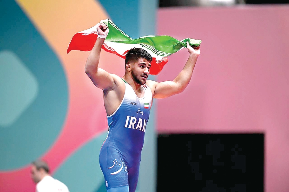 انتظار، انتظار زیادی است اما وقتی پای صحبت‌ها می‌نشینیم همه می‌گویند از تیم ۱۲نفره کشتی آزاد وفرنگی ایران در بازی‌های همبستگی کشورهای اسلامی ۱۲مدال می‌خواهند. این اتفاق درروز نخست رقابت‌های کشتی فرنگی رنگ واقعیت به خود گرفت، وقتی هر چهار دلاور کشتی ایران روی سکو ایستادند و دو طلا و یک نقره ویک برنز را درهمان شب نخست صید کردند.