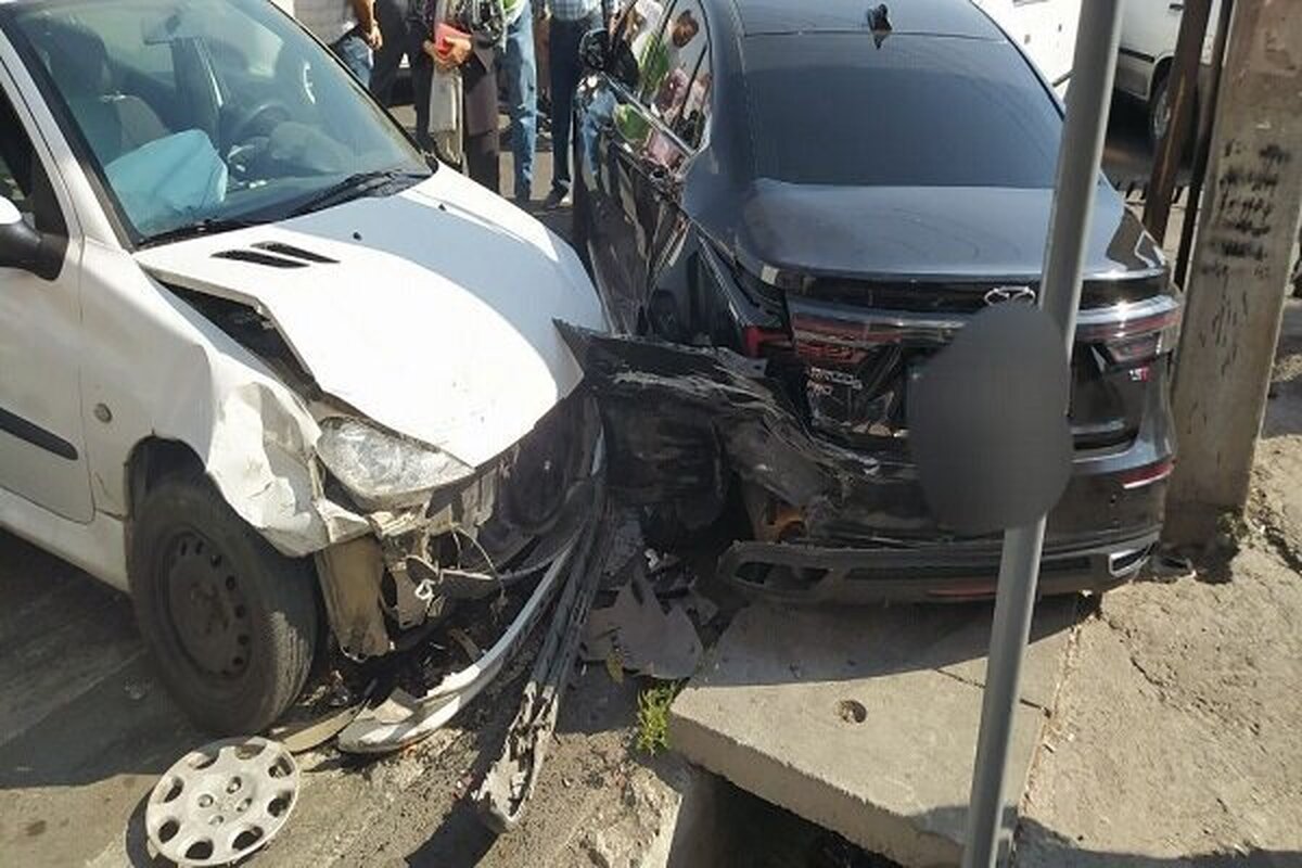 رئیس مرکز جامع اطلاع رسانی برخط پلیس راهنمایی و رانندگی تهران بزرگ از برخود یک کامیون با ۱۵ خودروی سواری در منطقه سیمون بولیوار تهران خبر داد.