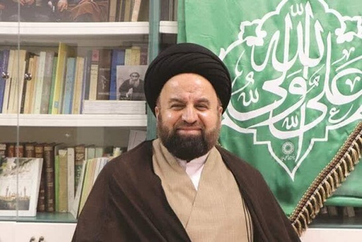 مرحوم آیتالله مهدوی کنی قبل از آنکه رجل سیاست باشند، رجل دین بودند؛ زیرا برخی از شخصیتها در جریان حوادث روزگار و حضور در مبارزات و صحنههای سیاسی و پذیرفتن مسئولیت در نظام، بهصورت چهرههای سیاسی جلوه میکنند، اما حضرت آیتالله مهدویکنی پیش از ورود به این مسائل اصولا رجل دین، عالمی ربانی، فقیه، فیلسوف و مفسر قرآن مجید بودند.