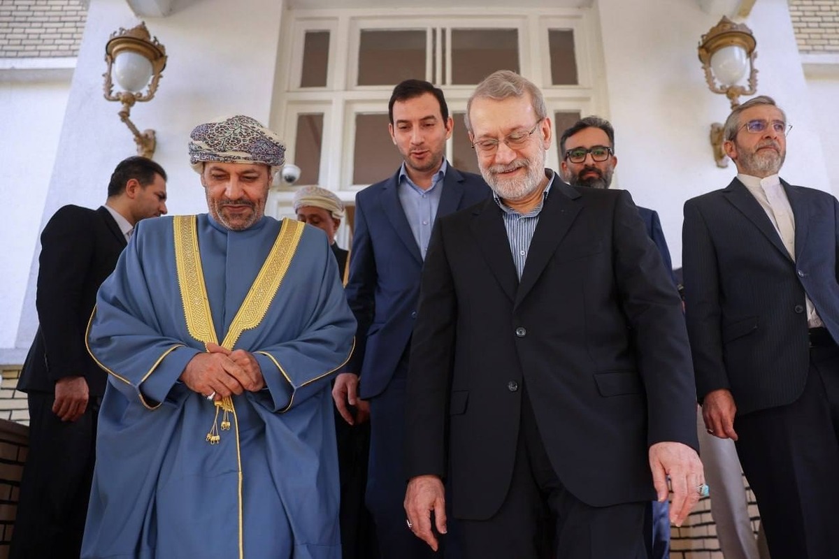 علی لاریجانی و حمود بن فیصل البوسعیدی در این دیدار بر همکاریهای امنیتی باهدف افزایش سطح مناسبات اقتصادی و گسترش همکاریهای راهبردی تاکید کردند.