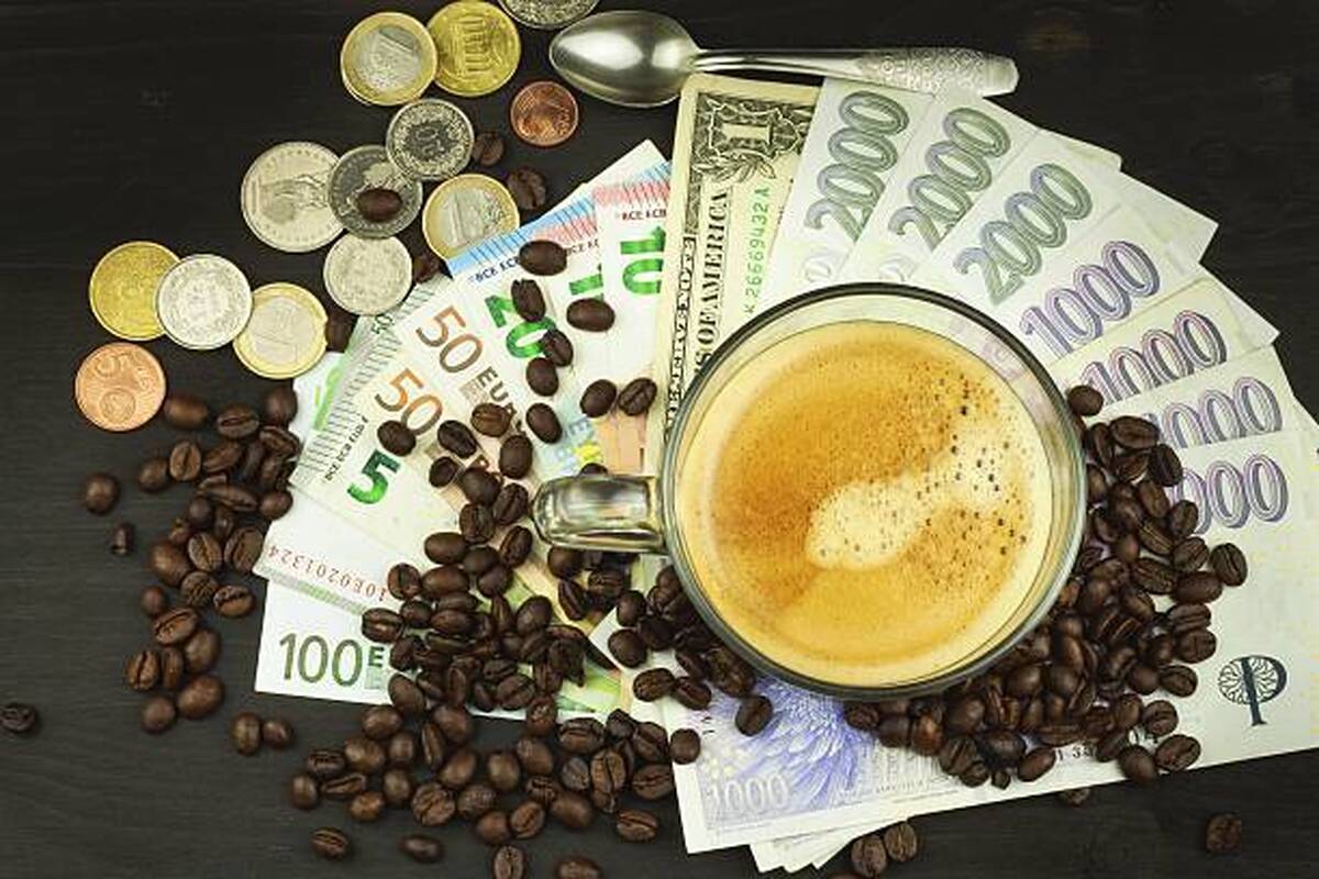 تولید قهوه در ۲۰ سال گذشته ۵۰ درصد افزایش یافته است. مصرف جهانی قهوه سالانه با نرخ ۲.۲ درصد در حال افزایش است و طبق پیشبینیها تقاضا تا سال ۲۰۵۰ به ۳۰۰ میلیون پاکت میرسد.