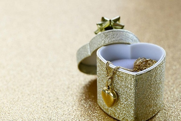 هدیه ای که باعث میشه خانمها از خوشحالی غش کنند! هدیه ای که باعث میشه خانمها از خوشحالی غش کنند!