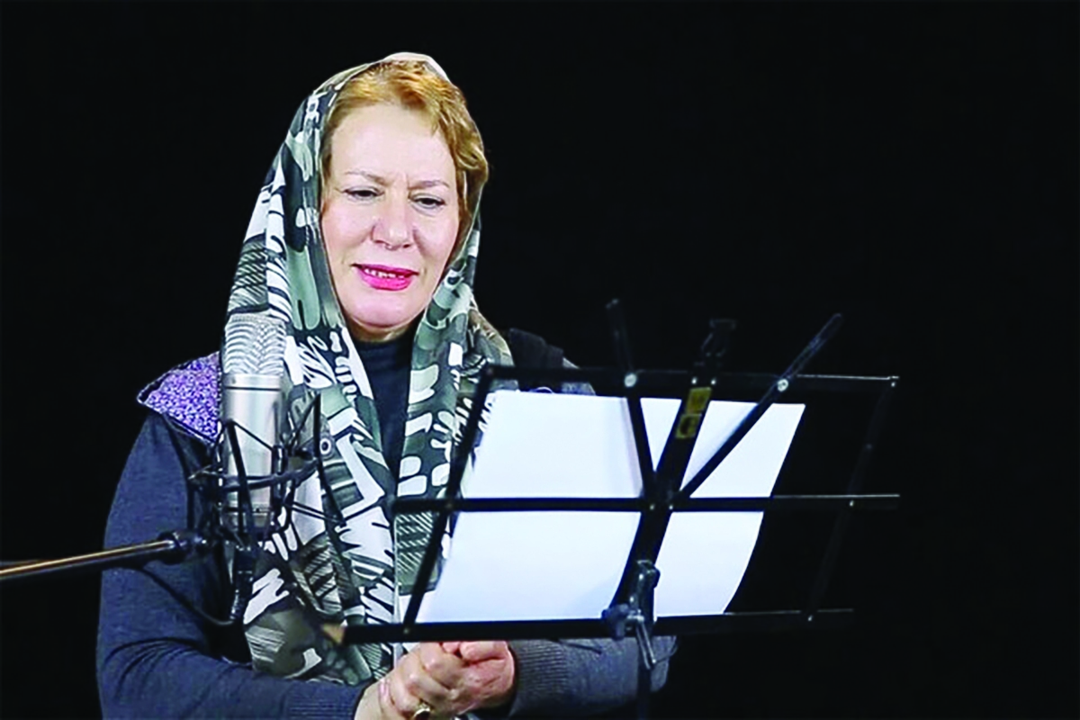 استودیوی دوبله سال‌ها صدای او را به‌خاطر دارد. همان طنین گرم و صمیمی که گاه مادر مهربان قصه‌ها بود و گاه زنِ استوارِ فیلم‌ها.معصومه آقاجانی، بازیگر و گوینده‌ای که نسل‌های زیادی با صدایش بزرگ شدند، این روزها در سکوتی ناخواسته فرورفته است؛ سکوتی که نه از بی‌میلی بلکه از بیماری‌ است.