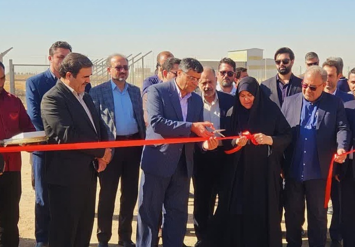 نیروگاه خورشیدی ۲۰۰ کیلوواتی لاله ولیزاده با میزان سرمایه گذاری 70 میلیارد ریالی به بهره برداری رسید.