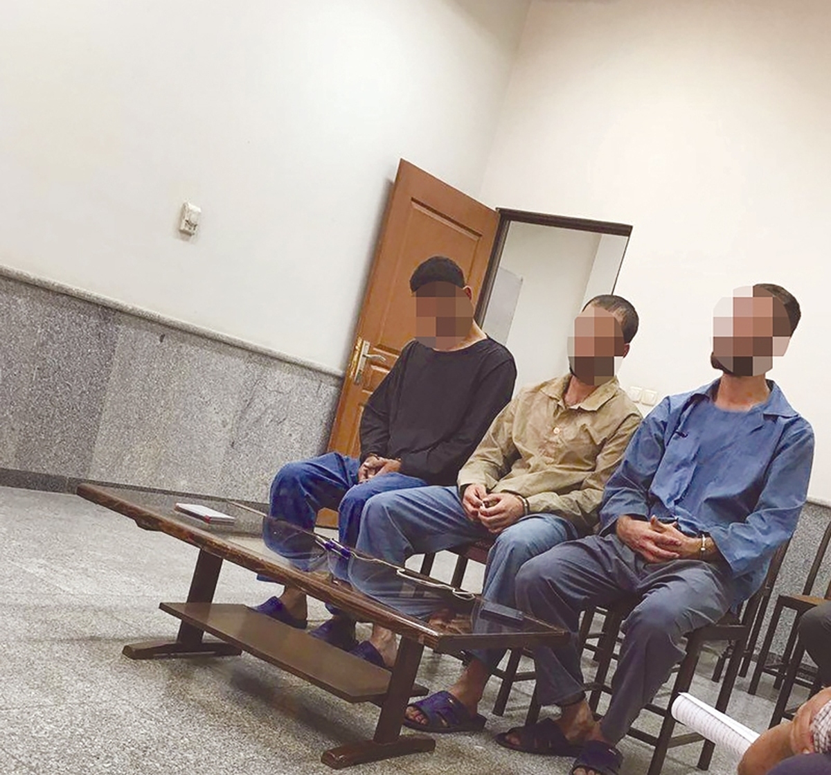 سه زندانی محکوم به قصاص با تلاش واحد صلح و سازش اجرای احکام دادسرای جنایی تهران توانستند برای جلب رضایت از اولیای دم مهلت دو ماهه بگیرند. قاتلان اگر در این فرصت رضایت اولیای دم را جلب نکنند، پای چوبه دار می روند.