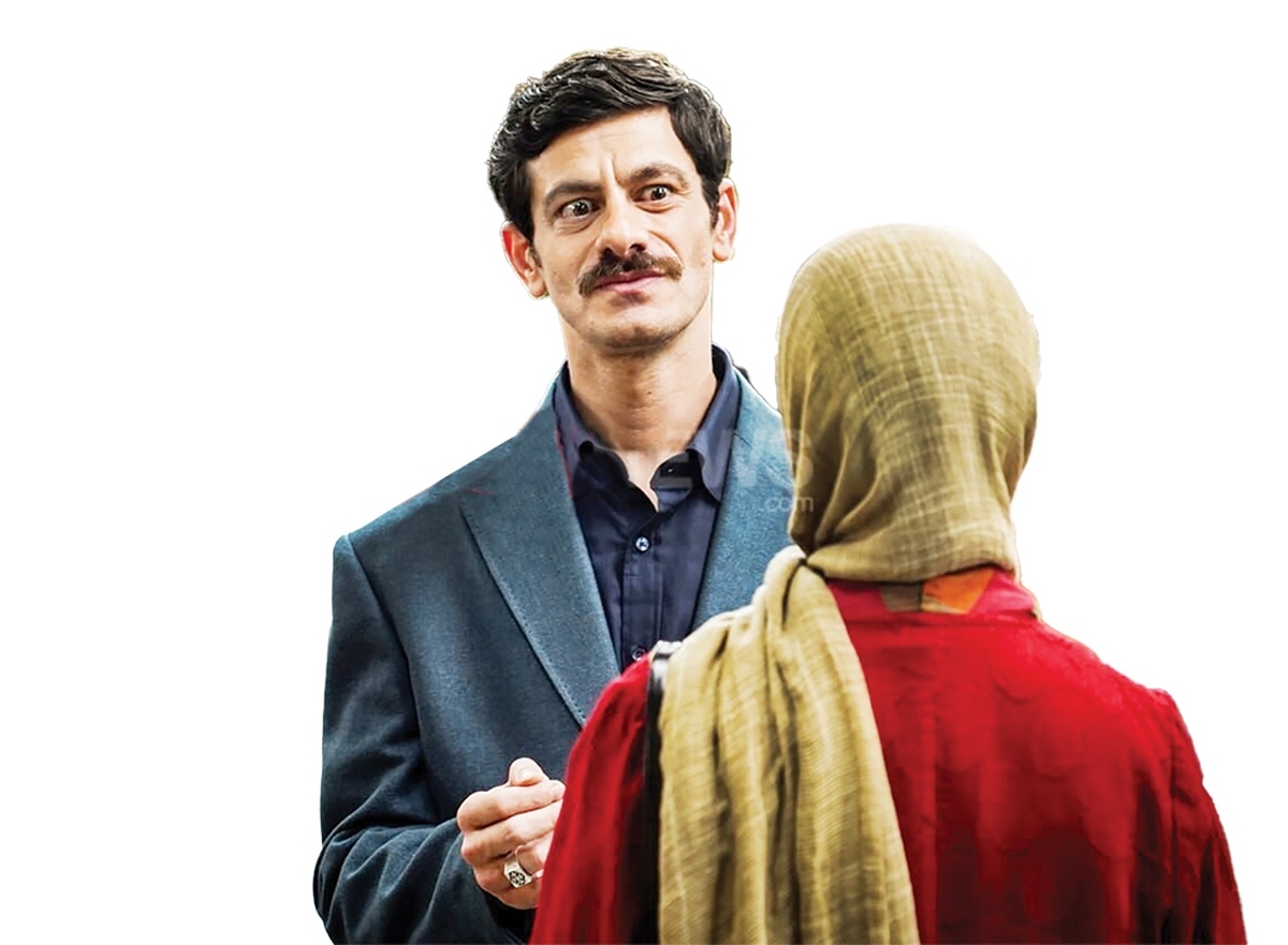 پس از یک غیبت نسبی در تلویزیون، مهران مدیری، چهره معروف کمدی ایران با دو سریال به دنیای تلویزیون بازگشته است. این بازگشت در نوع خود بی‌سابقه است. مدیری که زمانی با آثار پرطرفداری چون «شب‌های برره» و «مرد هزار چهره»، به یکی از محبوب‌ترین کارگردان‌ها و بازیگران تلویزیون تبدیل شده بود، این بار با سریال‌های «شش‌ماهه» و «مرد سه هزار چهره»، نگاه متفاوتی به تلویزیون خواهد داشت. پروژه‌هایی که به گفته برخی از کارشناسان، ممکن است «دوره جدیدی از کمدی‌های اجتماعی و سیاسی در تلویزیون» را رقم بزند.