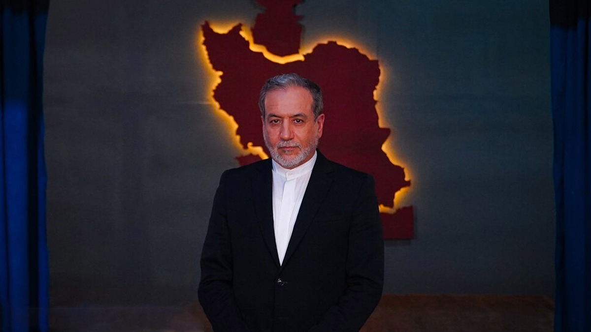 سید عباس عراقچی، وزیر امور خارجه با اشاره به اهمیت بهره‌مندی از ظرفیت کشور‌های همسایه در عرصه سیاست خارجی کشورمان، گفت: بر این اساس درصدد اجرای سیاست دیپلماسی استانی هستیم تا تعاملات اقتصادی و تجاری بیشتری شکل بگیرد.