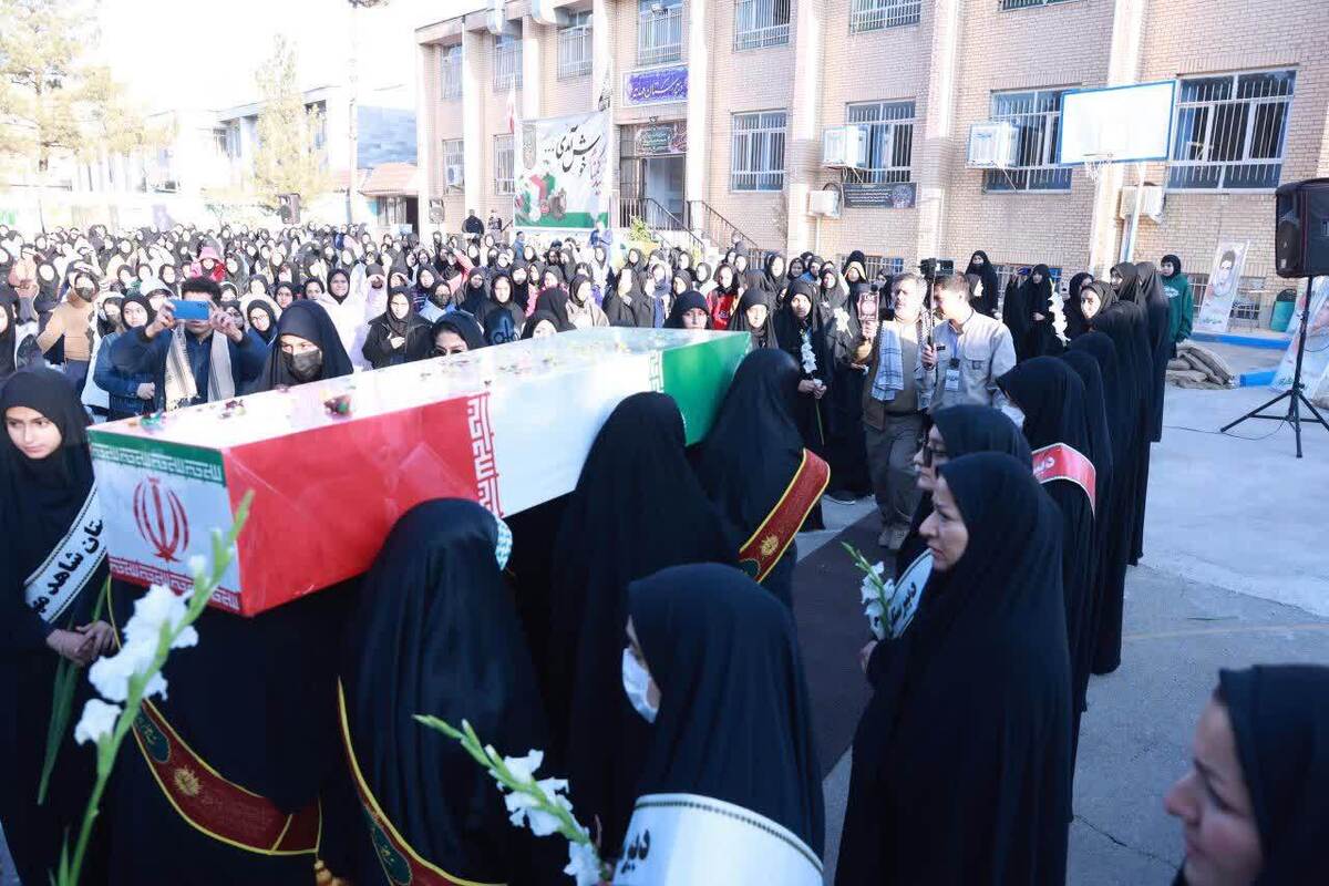 تشییع پیکر مطهر شهید گمنام با حضور مسوولان، شهردار و اعضای شورای شهر در دبیرستان مهدیه محمدیه 